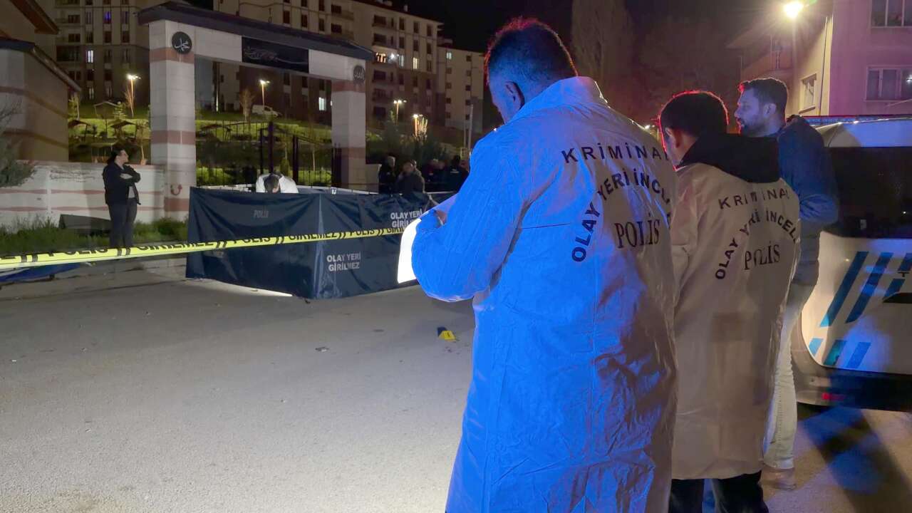 2 çocuk babası adam, cami önünde başından vurulmuş halde ölü bulundu 9